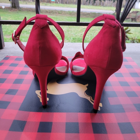 A New Day red faux suede ruffled heels - Picture 5 of 7